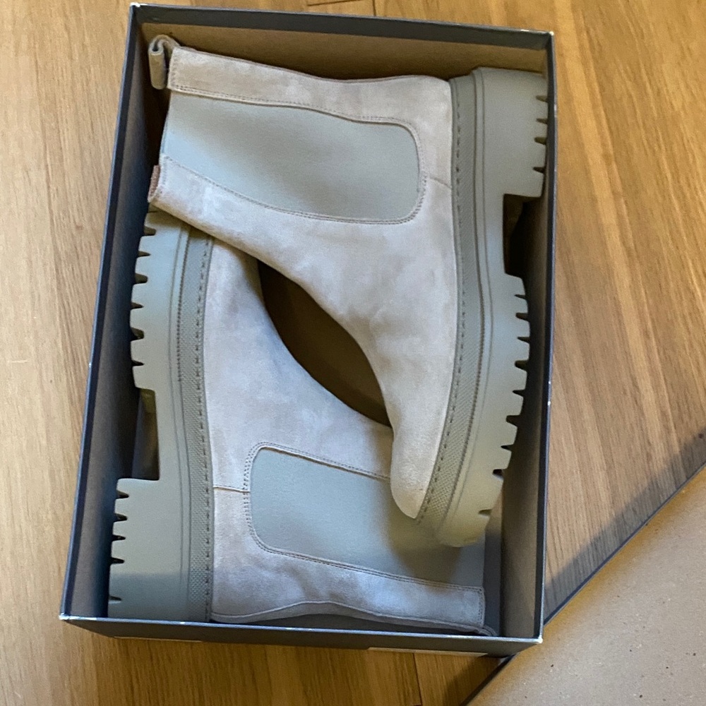 BNIB Gravity Pope Suede Leather Chunky Chelsea Boots - Picture 6 of 6